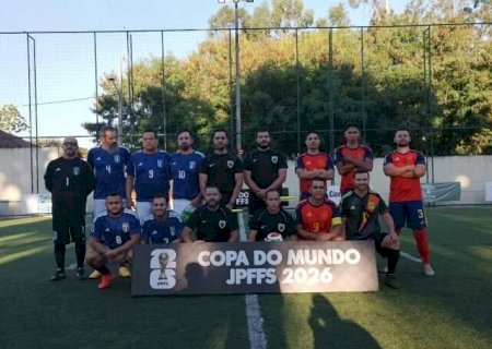 Apaixonados por futebol, amigos criam a pr&oacute;pria "Copa do Mundo"
