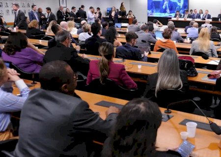 CCJ da Câmara adia análise da PEC da redução da maioridade penal