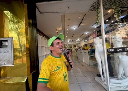 "Vida que segue" no com&eacute;rcio ap&oacute;s pausa para ver o jogo da Sele&ccedil;&atilde;o