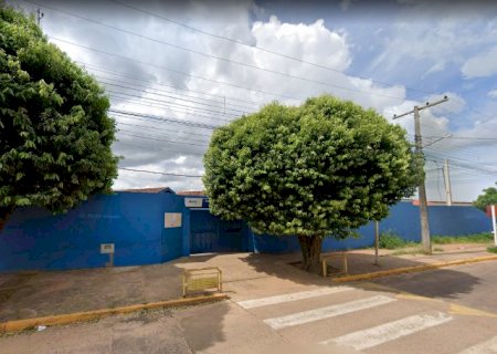 Ladr&otilde;es pulam muro de escola e furtam ar-condicionado e torneiras