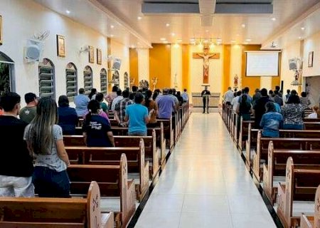 Dia de S&atilde;o Pedro &eacute; celebrado com missa, prociss&atilde;o e queima de fogueira