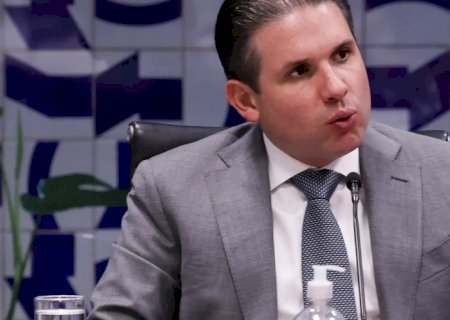 Motta convoca reunião de líderes para votar PL do fim da escala 6x1