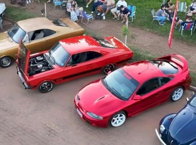 Encontro de carros antigos arrecada brinquedos para o Dia das Crian&ccedil;as