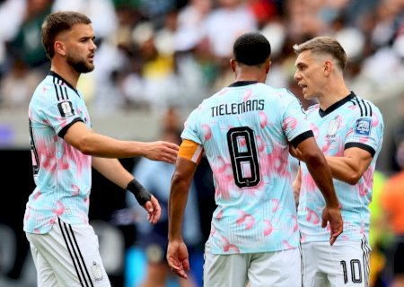 Jogadores da Bélgica discutem durante jogo da Copa do Mundo; veja o vídeo