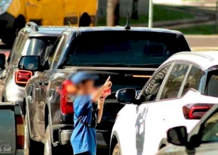 Ao lado de &oacute;rg&atilde;o de combate ao trabalho infantil, meninos t&ecirc;m "jornada" de 10h