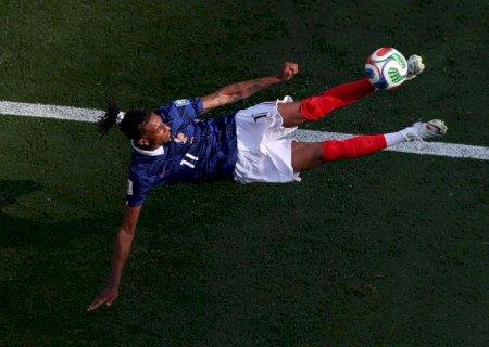 De Vini Jr. ao voleio de Olise: veja 10 quase golaços da Copa do Mundo
