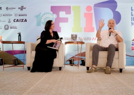 Pedro Bial alerta para futuro com menos leitores e mais IA