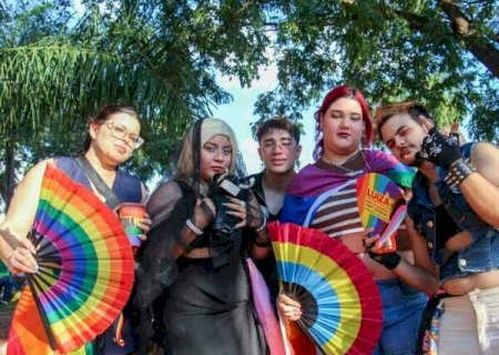 Parada LGBT+ re&uacute;ne jovens que defendem respeito, direitos e representatividade