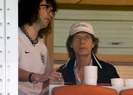 Mick Jagger vai ao jogo da Inglaterra na Copa, e web reage: "It's not coming home"