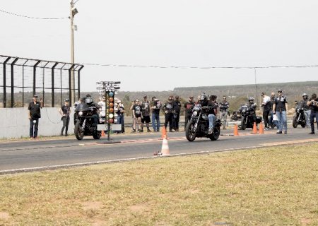 Festival transforma Harley-Davidson em m&aacute;quina de arrancada em Campo Grande