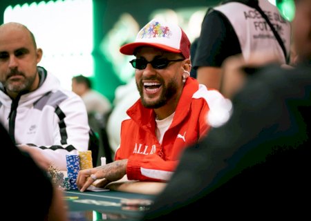 Neymar, do Santos, participa de torneio de poker em São Paulo