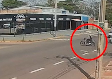 Motociclista sobrevive ap&oacute;s ser arrastada por &ocirc;nibus por uma quadra