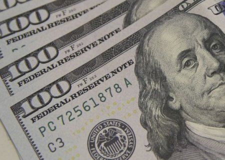 D&oacute;lar sobe no &uacute;ltimo preg&atilde;o, mas fecha julho com queda de 1,81% no m&ecirc;s