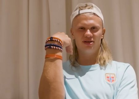 Haaland faz elogios ao futebol brasileiro e presenteia Ronaldo: "Inspiração para todos"