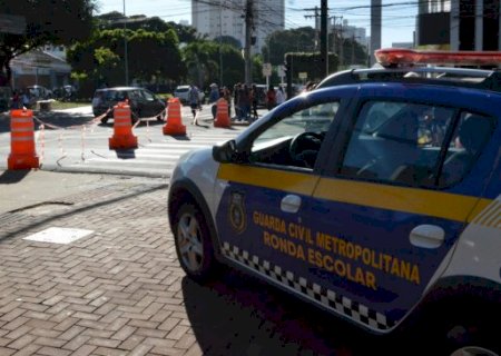 Obra interdita trecho da Avenida Hiroshima na tarde desta segunda-feira