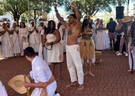 Religi&otilde;es se unem na Pra&ccedil;a Ary Coelho contra ataques e preconceito