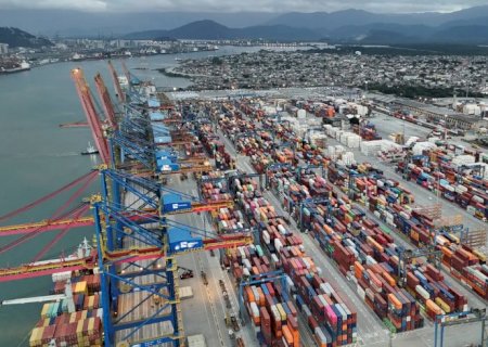 Exportações batem recorde e déficit das contas externas cai em junho