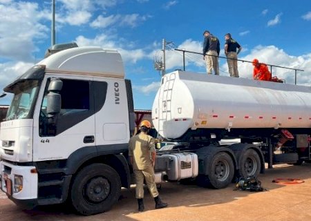 PRF n&atilde;o encontra drogas em fundo falso de caminh&atilde;o-tanque em Sidrol&acirc;ndia