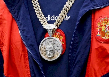 Meias rasgadas, joias milionárias e chuteiras rosas: os detalhes curiosos dos craques na Copa