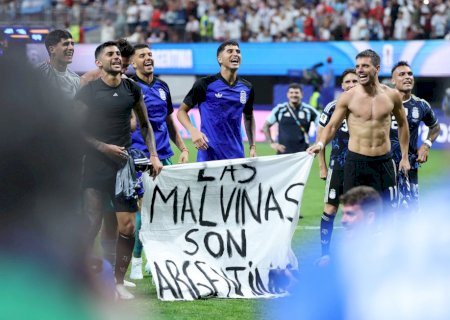Comitê Disciplinar da Fifa avalia medidas após Argentina abrir faixa das Malvinas