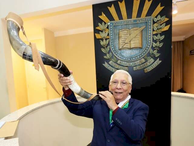 Escritor fronteiri&ccedil;o assume cadeira na Academia de Letras de MS