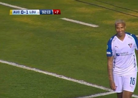 Deyverson provoca torcida e se envolve em confusão em clássico no Equador; veja