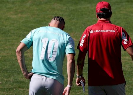 "Nada a ver com a lesão antiga": Abel explica contusão de Paulinho e aguarda retorno ao Palmeiras