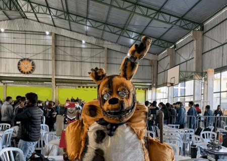 Estudantes colocam rob&ocirc;s para dan&ccedil;ar e tocar Trem do Pantanal