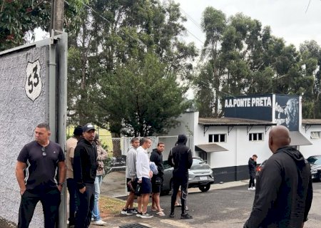 Sem receber, elenco da Ponte suspende atividades: "Sentimento de abandono"