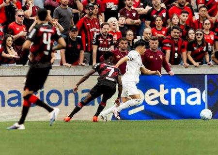 Gol de p&ecirc;nalti no fim salva Athletico-PR em empate com Fluminense