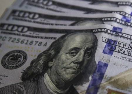 Dólar cai para R$ 5,17 após anúncio de recompra de títulos nos EUA