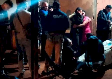 Homem de 56 anos &eacute; morto a tiros enquanto dormia na varanda de casa