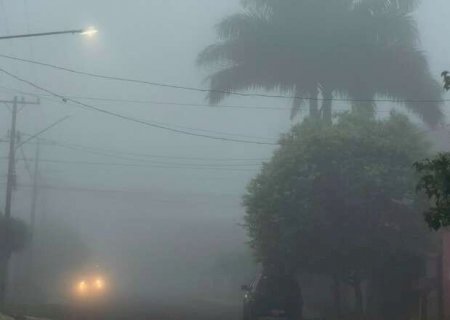 Chegada de nova frente fria muda o tempo e Maracaju amanhece com forte neblina