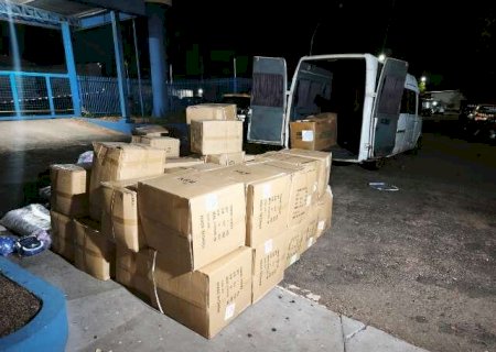 Van &eacute; apreendida com R$ 55 mil em mercadorias contrabandeadas