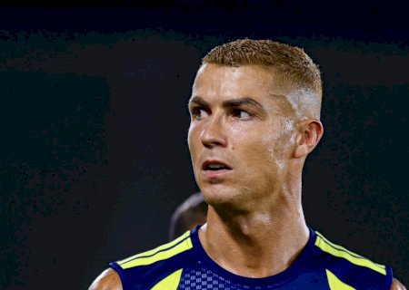 Em busca do gol 1000, Cristiano Ronaldo se reapresenta com visual acaju; veja