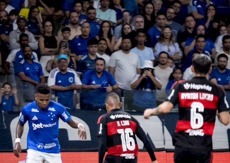 Cruzeiro x Flamengo: Arroyo deixa Samuel Lino no chão de novo, e web não perdoa; veja reações