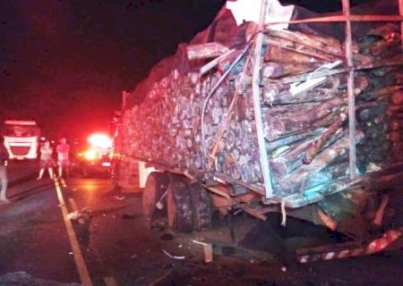 Caminh&atilde;o envolvido em acidente com 4 mortes quebrou na pista, diz dono