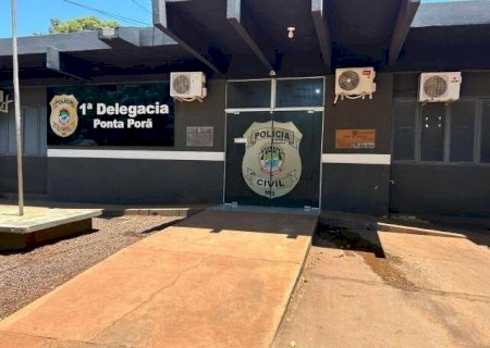 Morador ouve barulho no quintal e encontra homem morto na cal&ccedil;ada