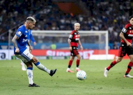 Cruzeiro marca nos acr&eacute;scimos e vence Flamengo por 2 a 1 no Mineir&atilde;o