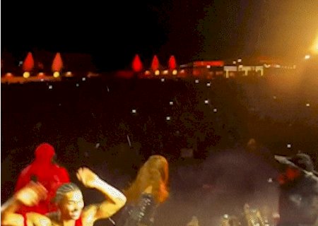 Anitta chora ao cantar com Br&ocirc; MC's pela 1&ordf; vez em show de nova turn&ecirc;