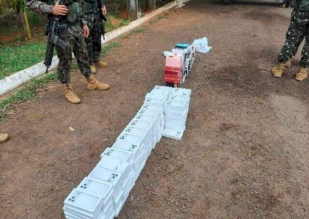 Policial rodovi&aacute;rio &eacute; preso flagrado com iPhones e perfumes contrabandeados