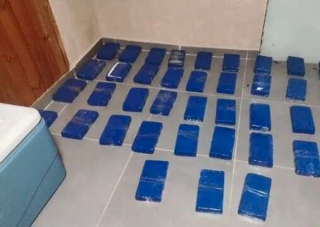 Trio &eacute; detido com 43 tabletes de coca&iacute;na em a&ccedil;ougue na fronteira