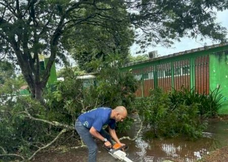 Em dia de alerta, temporal deixa 30 casas destelhadas em Ant&ocirc;nio Jo&atilde;o