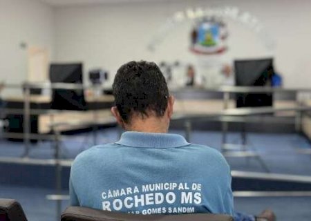 Justi&ccedil;a anula reajuste de 23% e manda vereadores de Rochedo devolverem valores