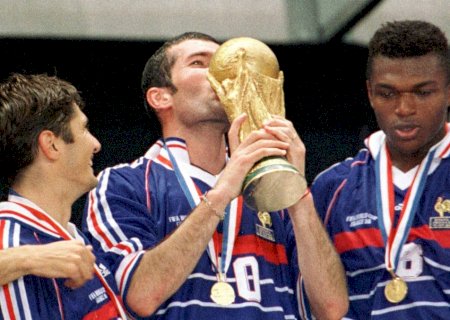 Governo da França suspendeu antidopings na seleção antes da Copa de 98, admite ex-ministra