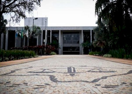Grupo agride oficial durante apreens&atilde;o de camionete e ter&aacute; de pagar R$ 10 mil