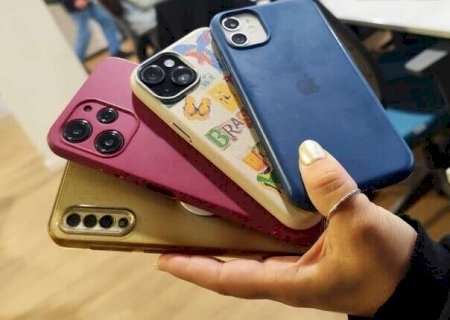 Pol&iacute;cia come&ccedil;a a devolver 212 celulares recuperados neste domingo