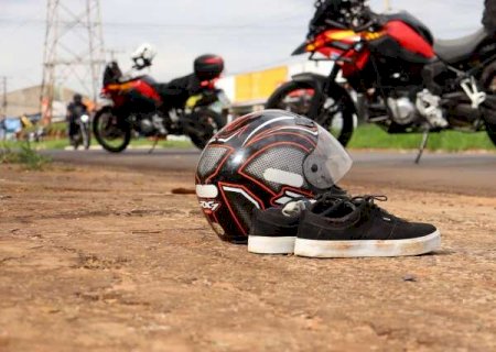 Mulher sofre tr&ecirc;s fraturas expostas ap&oacute;s colis&atilde;o entre motos na Guaicurus