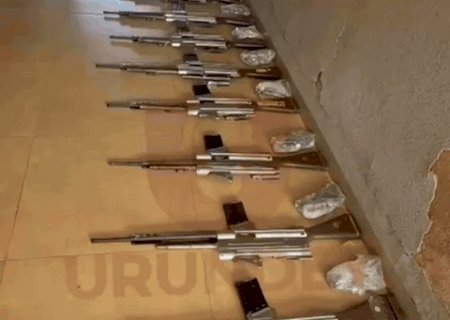 Arsenal com 30 fuzis para abastecer favelas do Brasil &eacute; apreendido no Paraguai
