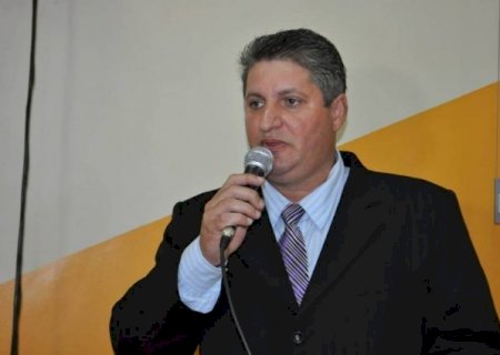 Investigado por supersal&aacute;rio, ex-prefeito diz que cargo passou por tr&acirc;mite legal